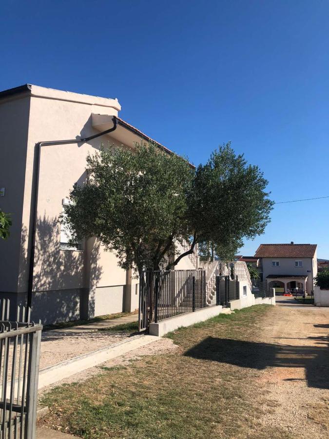 Apartman Lorna Turanj Exteriör bild
