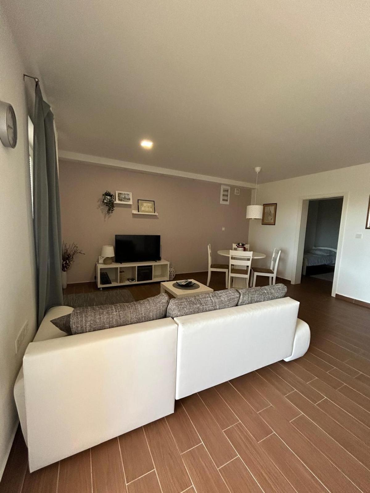 Apartman Lorna Turanj Exteriör bild