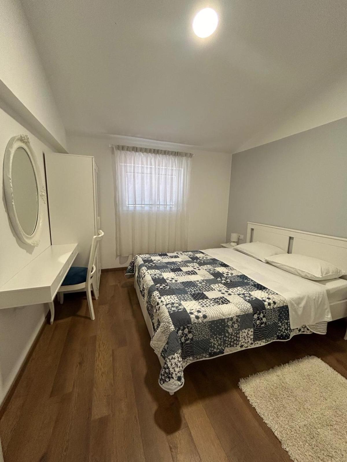 Apartman Lorna Turanj Exteriör bild