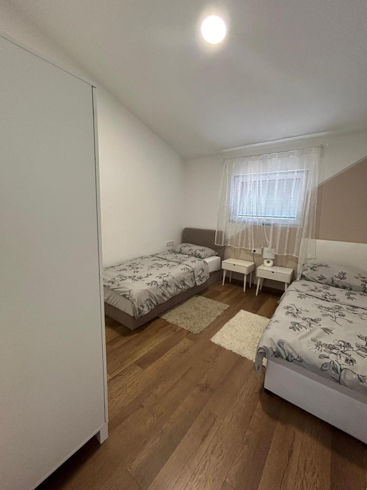 Apartman Lorna Turanj Exteriör bild