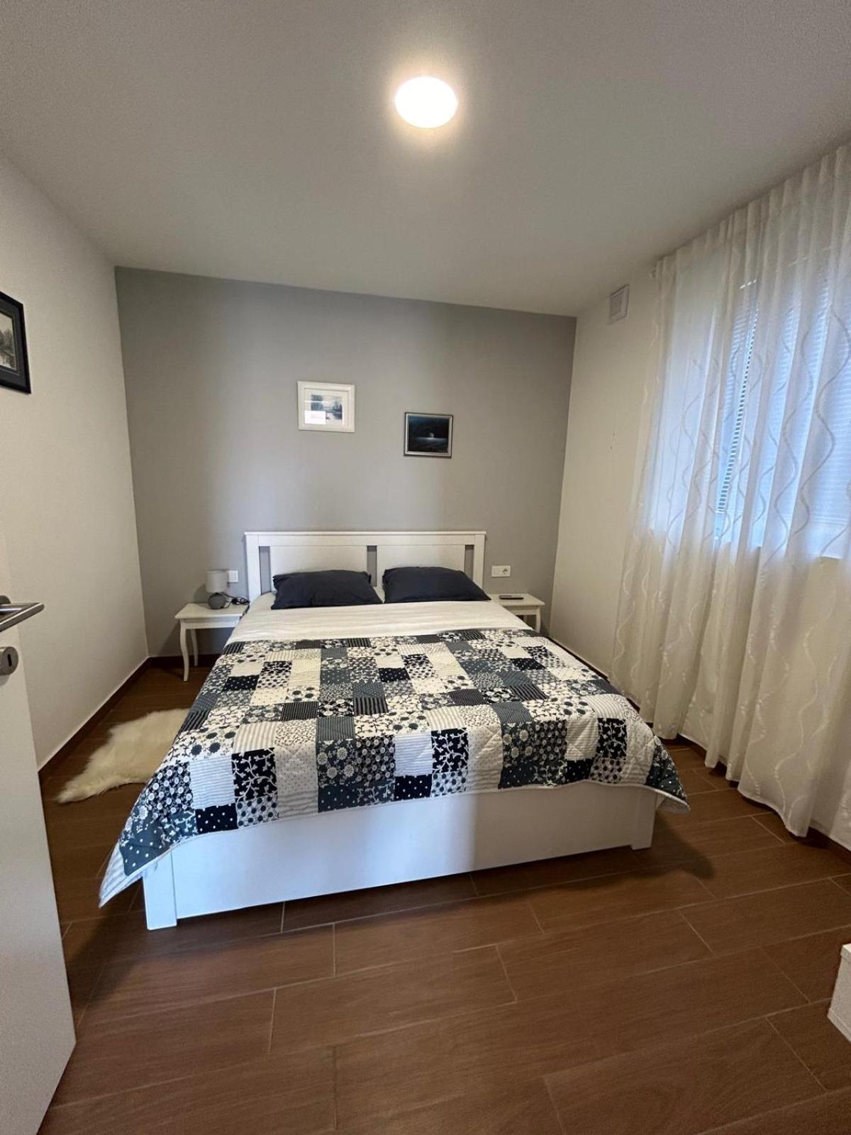 Apartman Lorna Turanj Exteriör bild