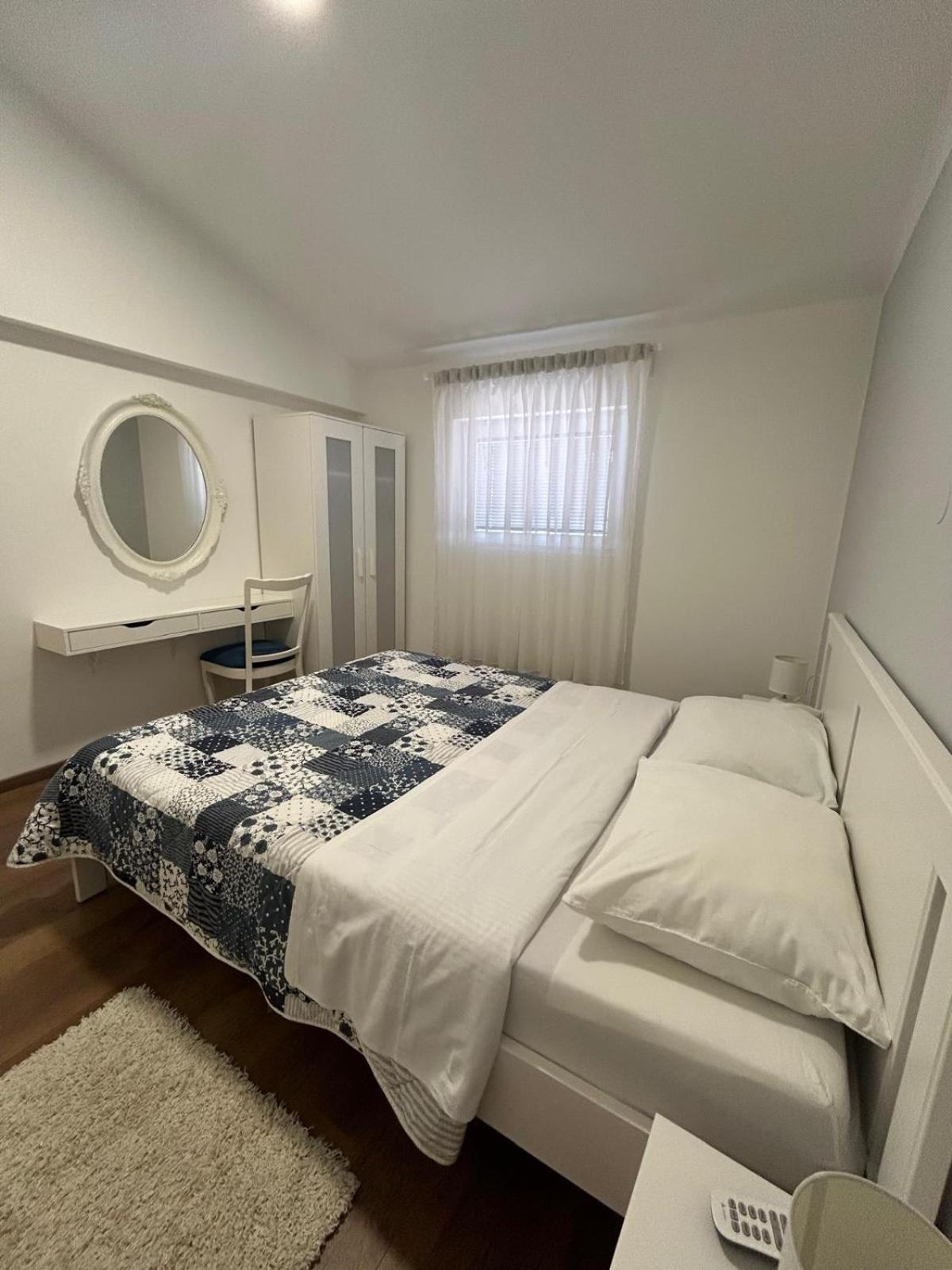 Apartman Lorna Turanj Exteriör bild