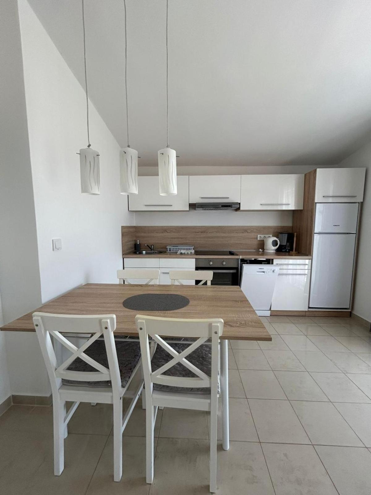 Apartman Lorna Turanj Exteriör bild