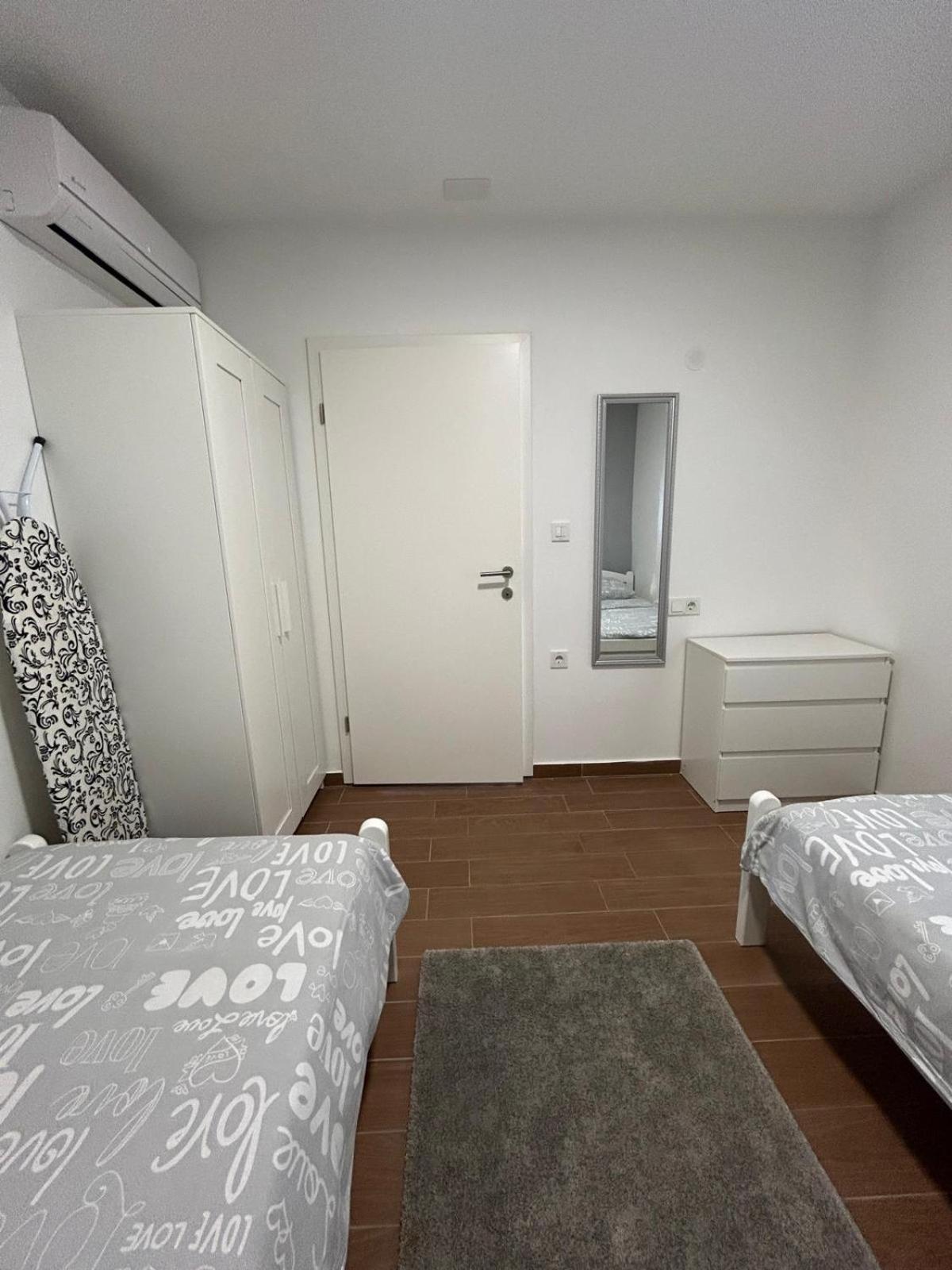 Apartman Lorna Turanj Exteriör bild