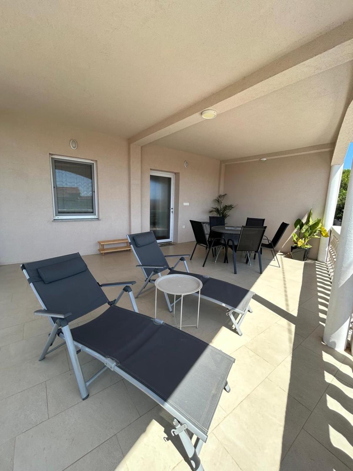 Apartman Lorna Turanj Exteriör bild