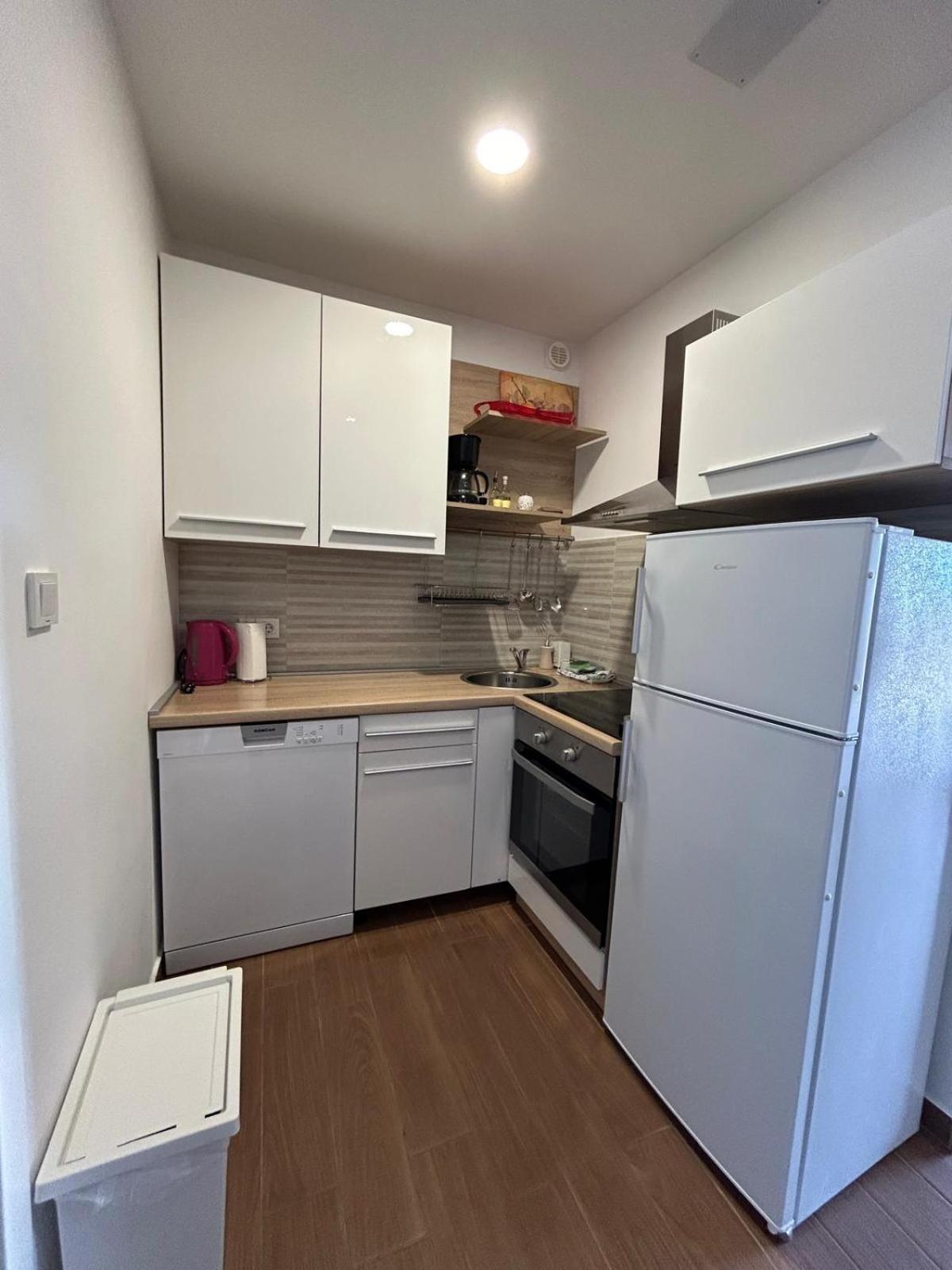 Apartman Lorna Turanj Exteriör bild