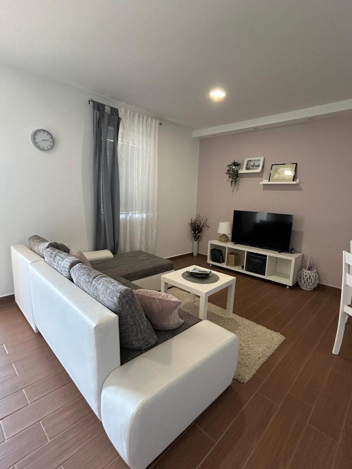 Apartman Lorna Turanj Exteriör bild