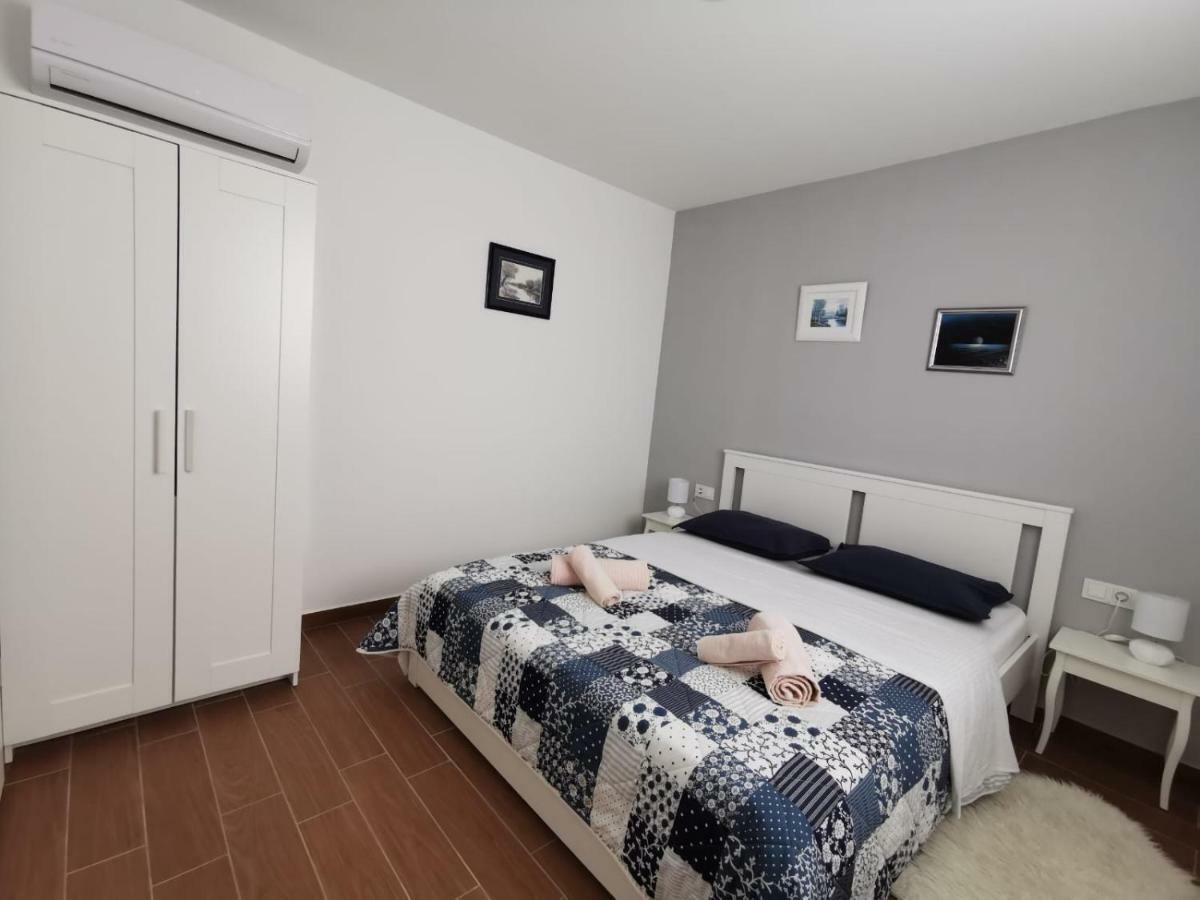 Apartman Lorna Turanj Exteriör bild